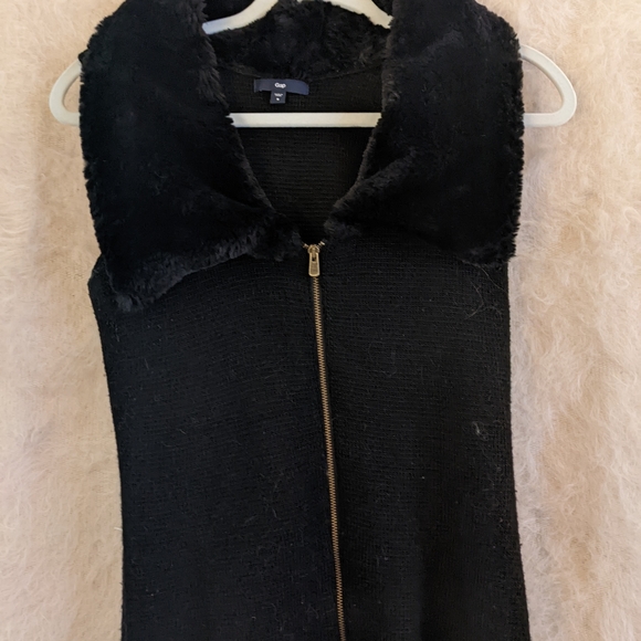 Black Knit Sweater Vest - Picture 1 of 2